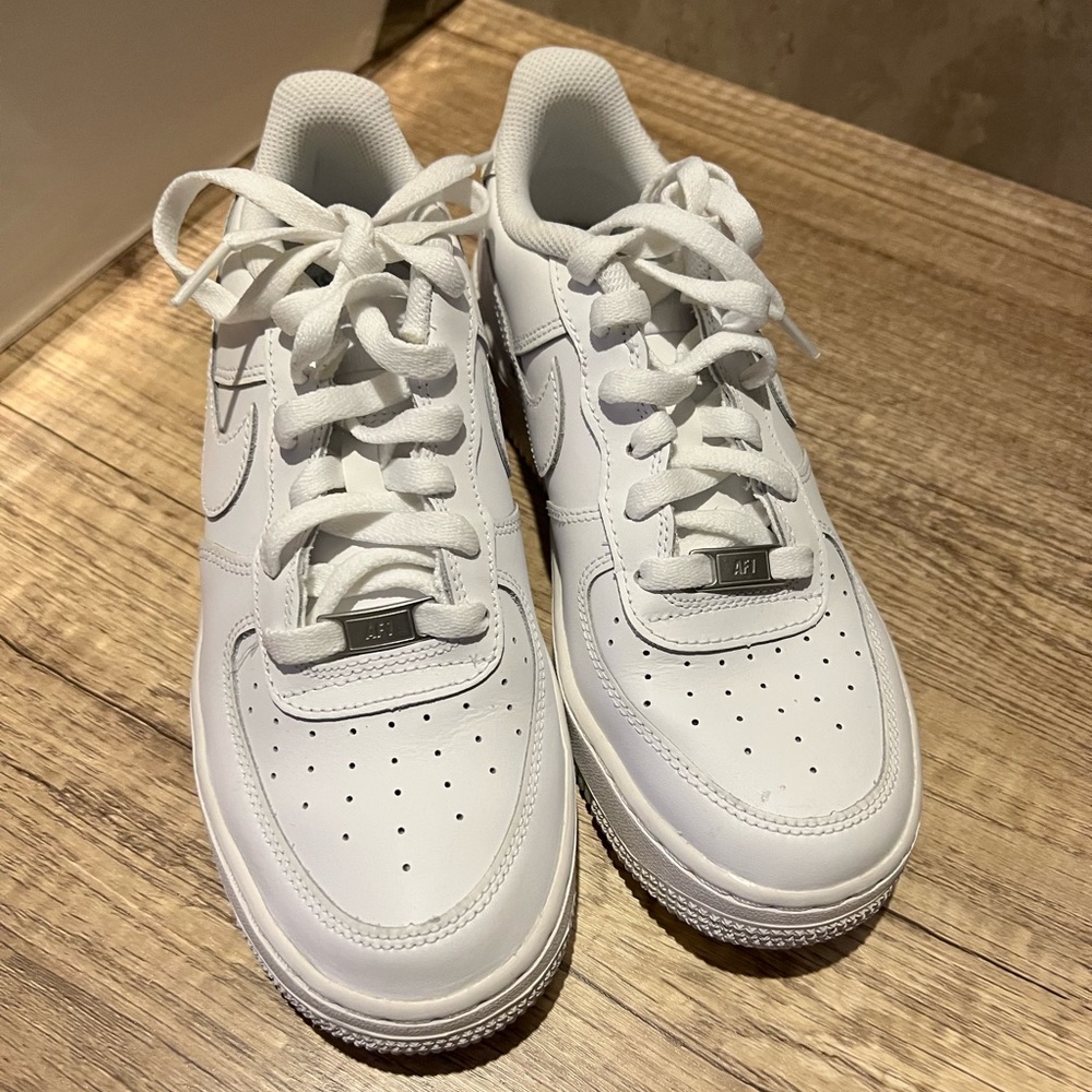 Nike Air Force Boys size 7. Excellent used condition